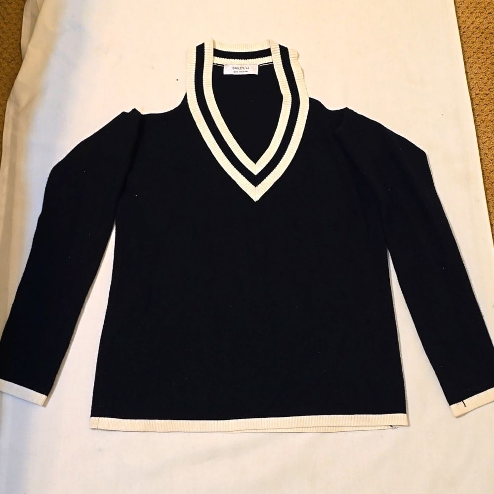 Bailey‎ 44 cold shoulder sweater